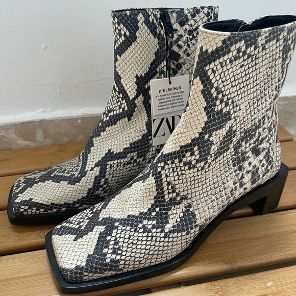 Brand new, never worn size 6.5 but fits like a 7. Pure leather. - Picture 1 of 6